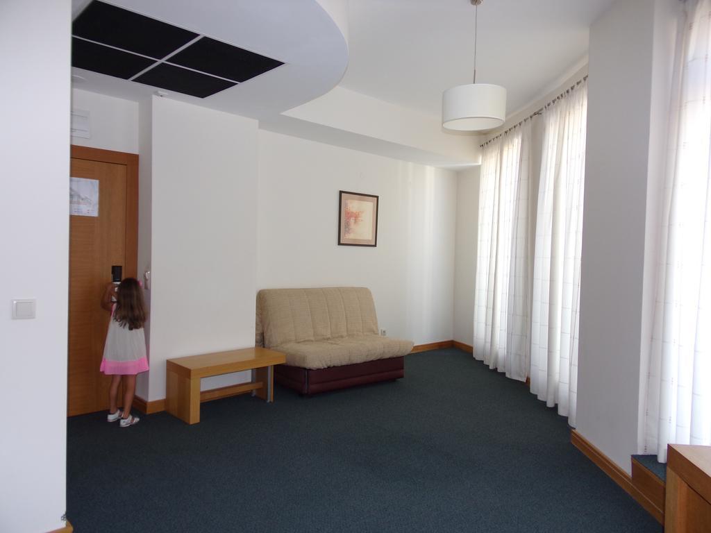 Universal Hotel Dupnitsa Ngoại thất bức ảnh