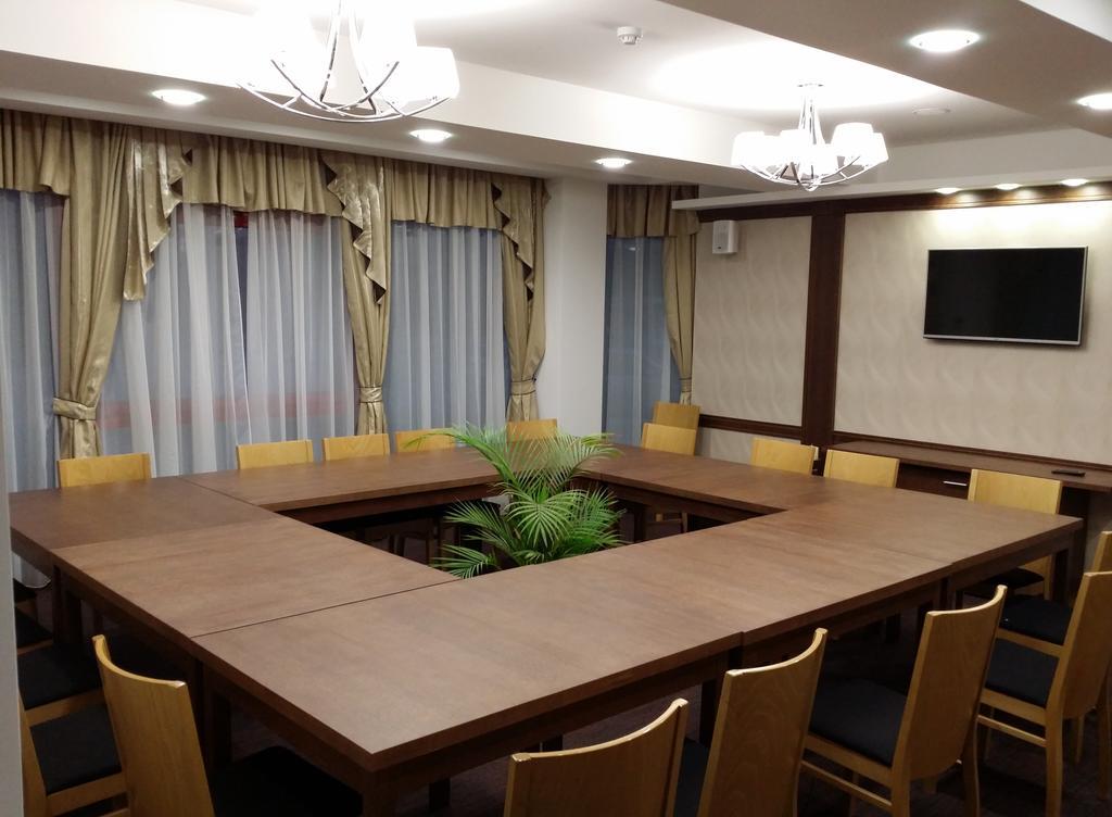 Universal Hotel Dupnitsa Ngoại thất bức ảnh