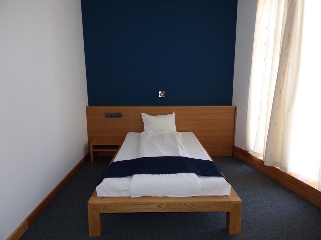 Universal Hotel Dupnitsa Ngoại thất bức ảnh