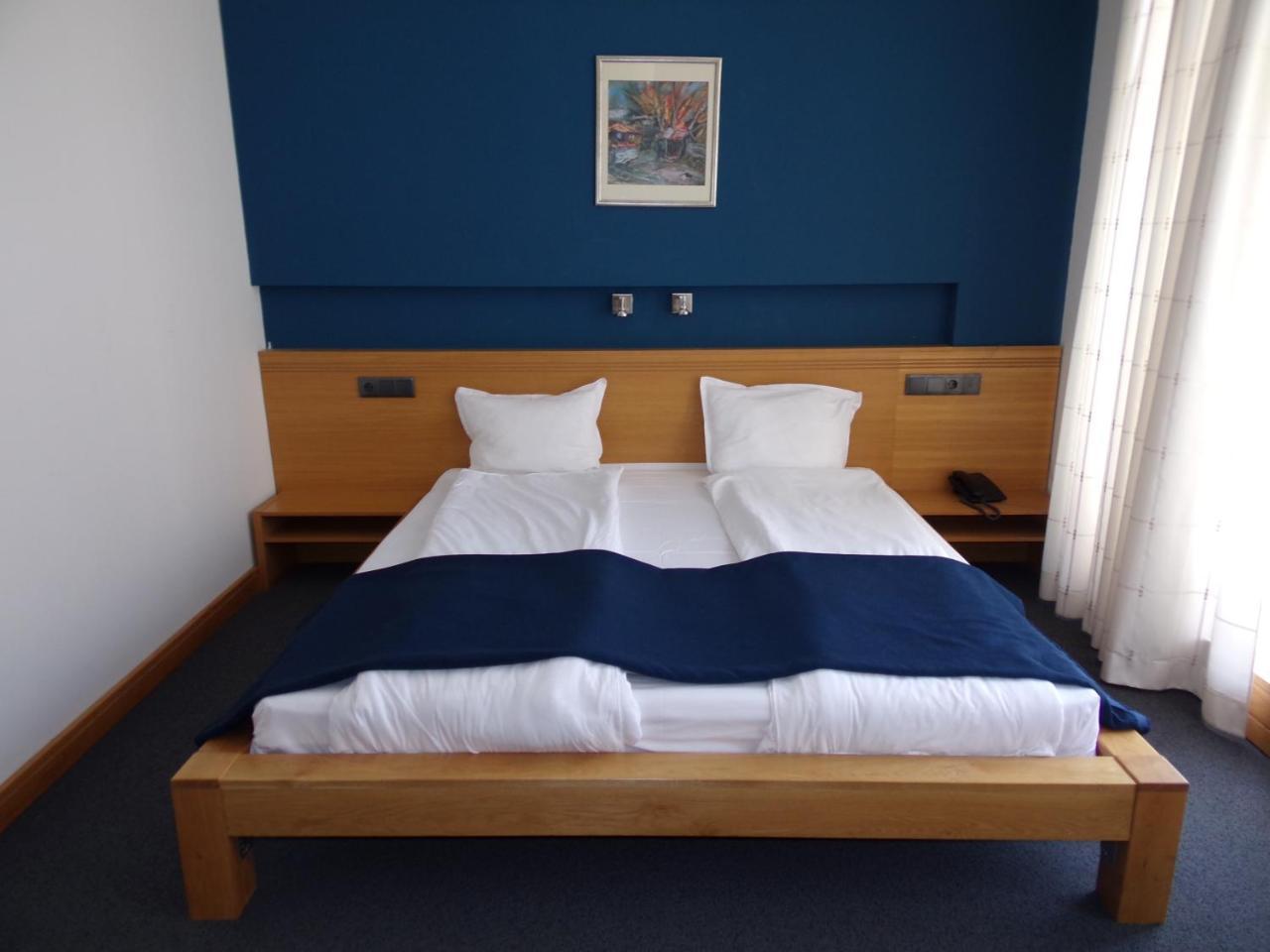 Universal Hotel Dupnitsa Ngoại thất bức ảnh